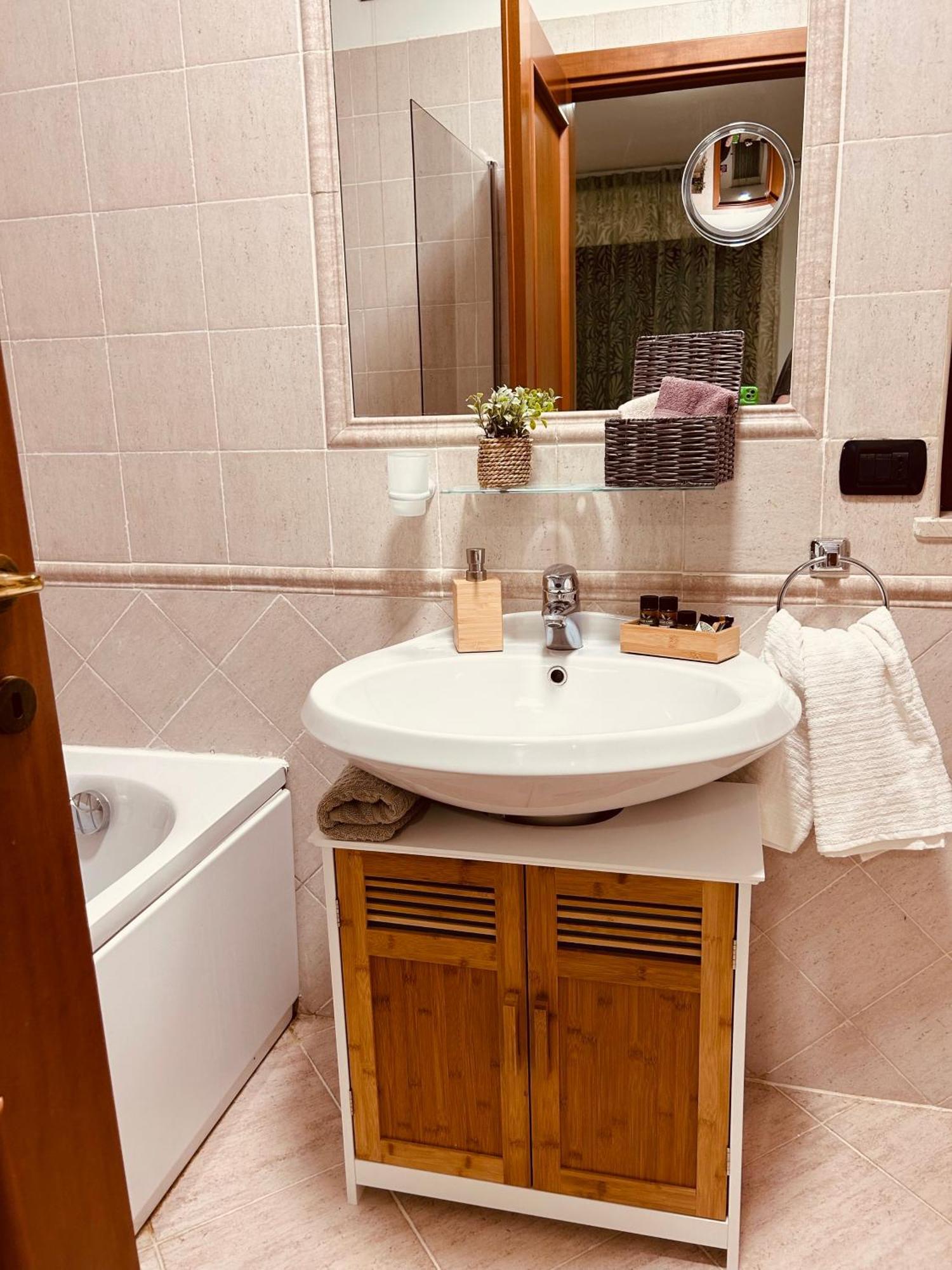 The Garden Suite Airport Ponte Galeria Bagian luar foto